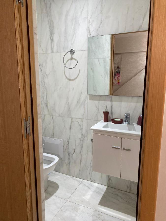 Magnifique Appart F3, Renove, Tres Bien Desservie Casablanca Bagian luar foto